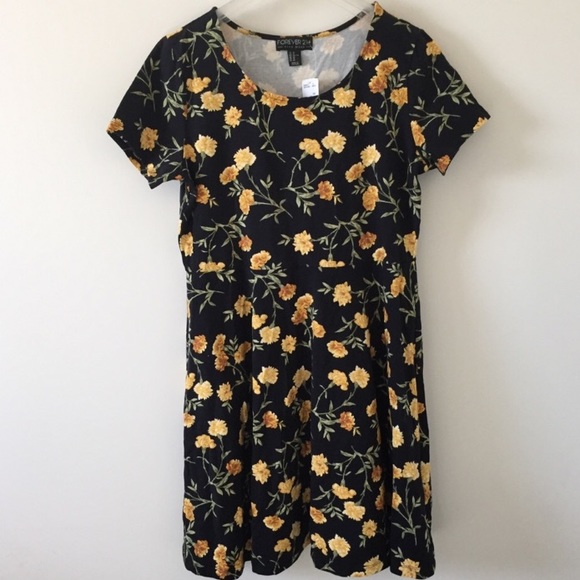 Dresses & Skirts - Circle Floral Dress
